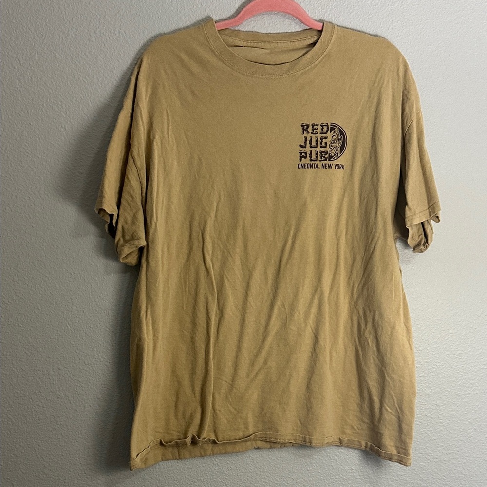 Tan T-Shirt red jug pub 2x